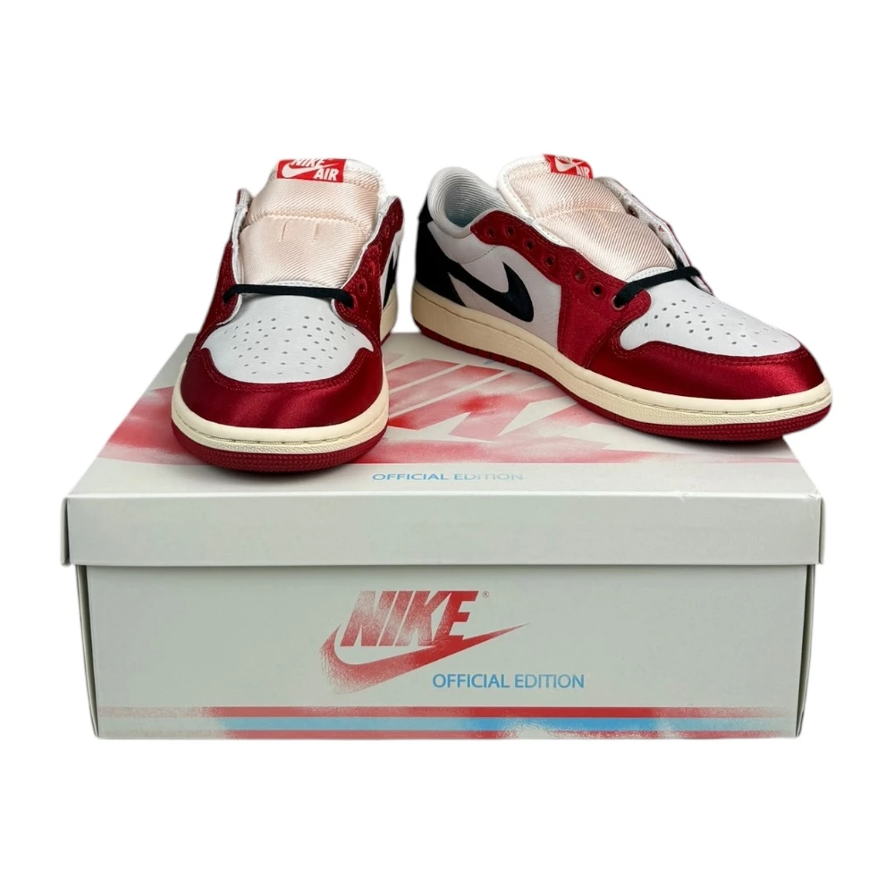 Bota Jordan 1 Low Trophy Room