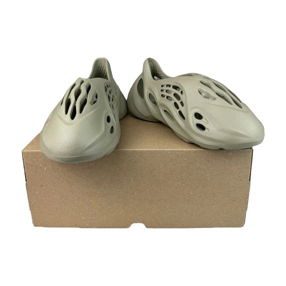 Boty Adidas Yeezy Foam RNR Stone Salt