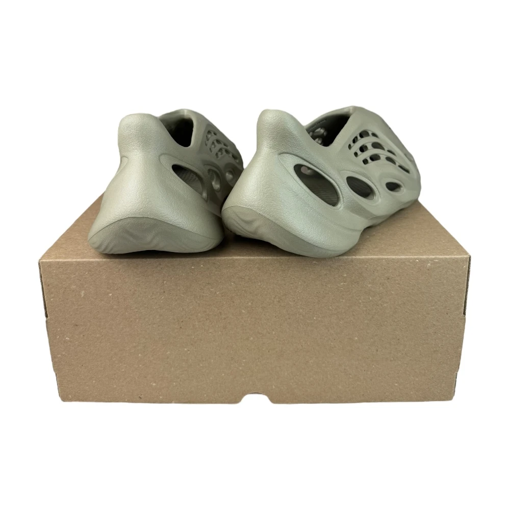 Boty Adidas Yeezy Foam RNR Stone Salt