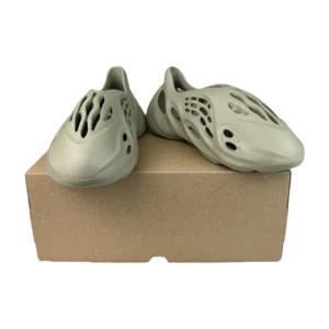 Boty Adidas Yeezy Foam RNR Stone Salt