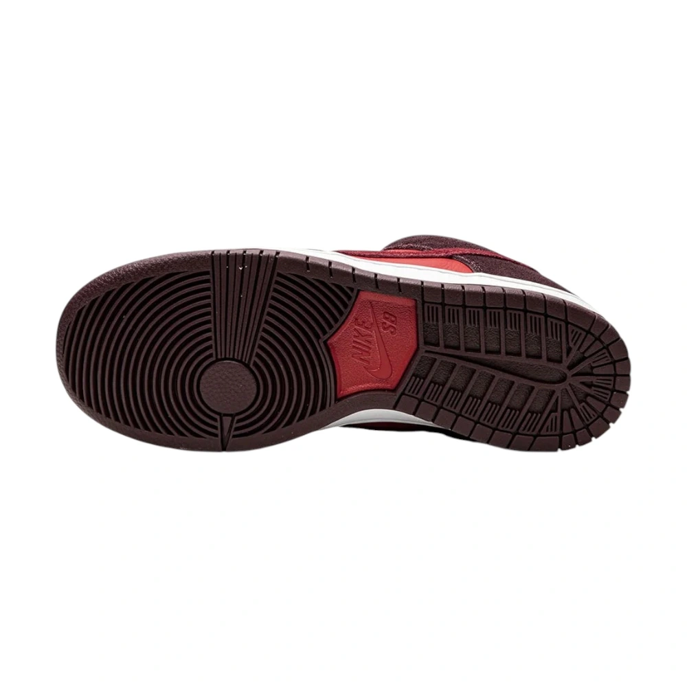 Boty Nike SB Dunk Low Cherry