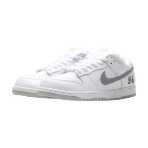 Bota Nike SB Dunk Low Supreme 94 White Metallic Silver