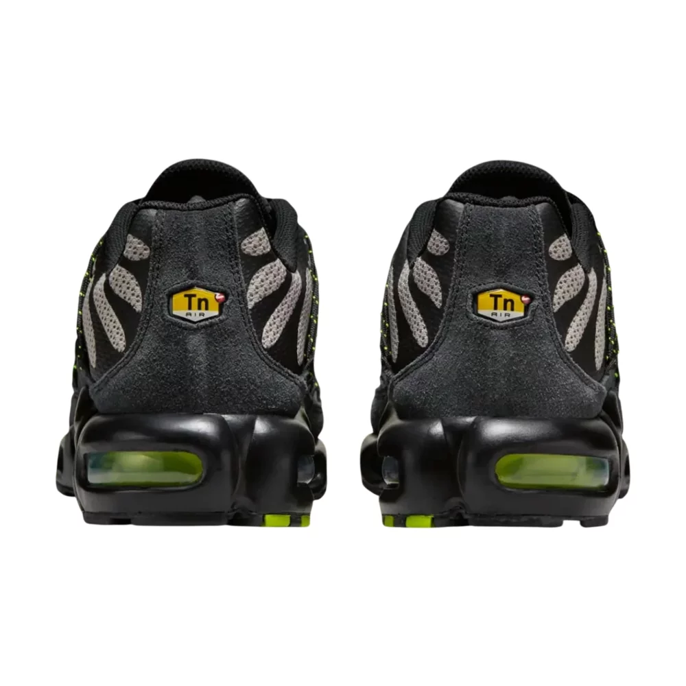 Bota Nike Air Max Plus Utility Black College Grey Volt