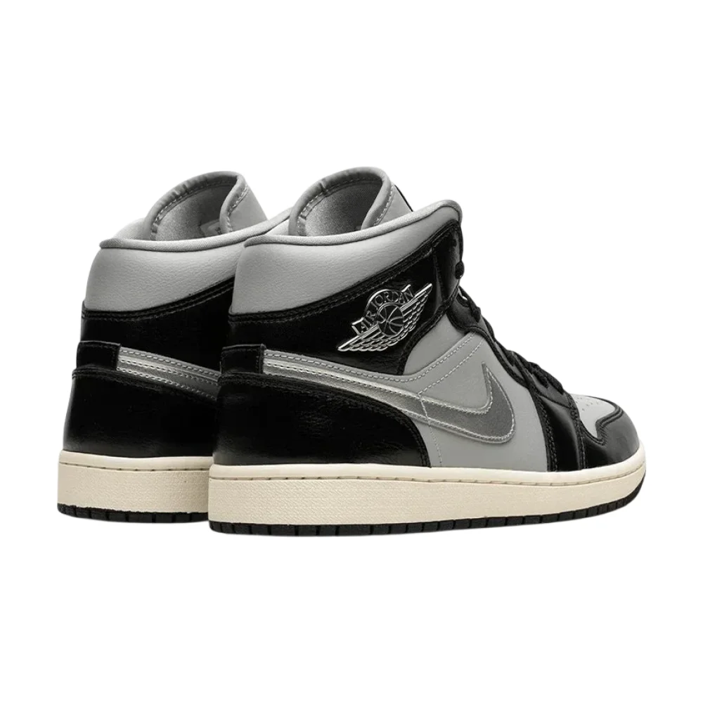 Bota Jordan 1 Mid SE Black Metallic Silver (Women's)