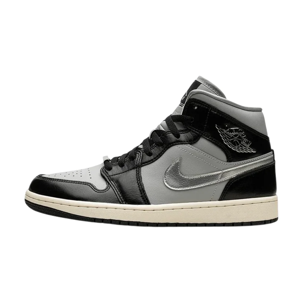 Bota Jordan 1 Mid SE Black Metallic Silver (Women's)