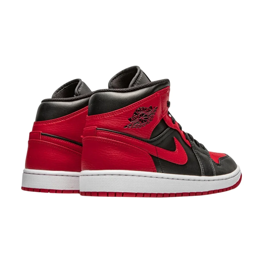 Bota Jordan 1 Mid Banned (2020)