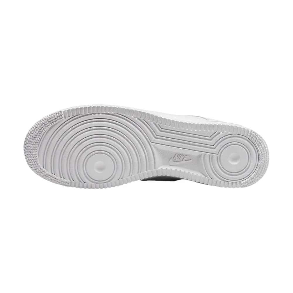 Bota Nike Air Force 1 Low Cut Out Swoosh White University Red Metallic Silver — Outlet